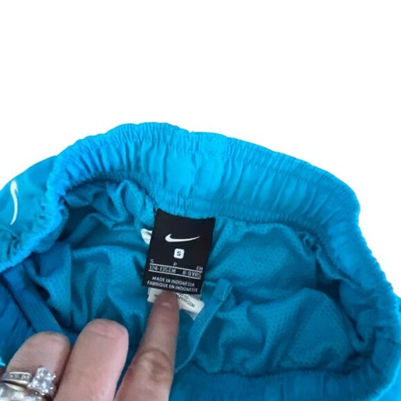 Nike bundle of two boys size small swimsuits - Picture 6 of 6